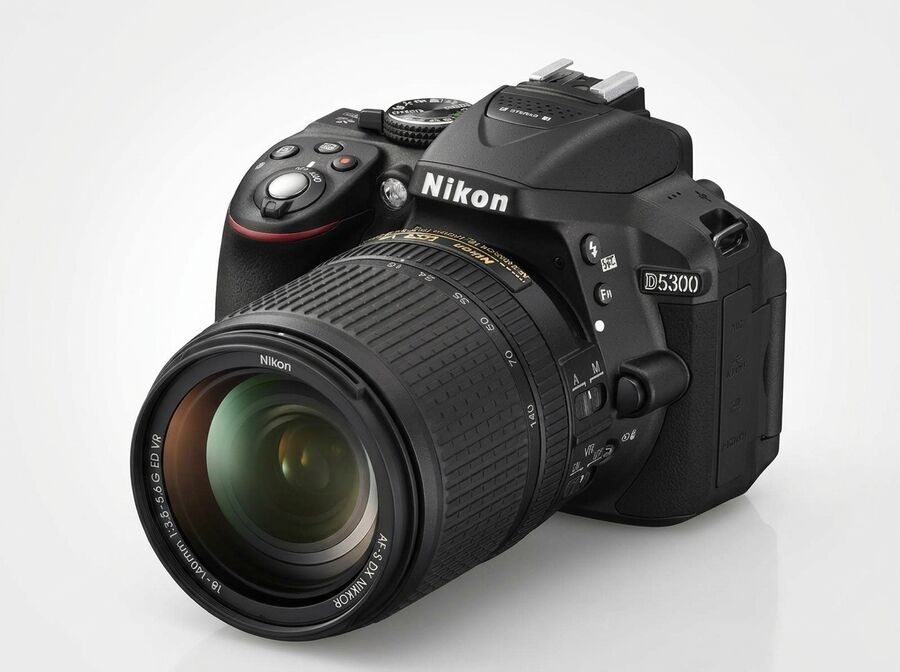Nikon D5300 Kit mit DX 18-55mm VR