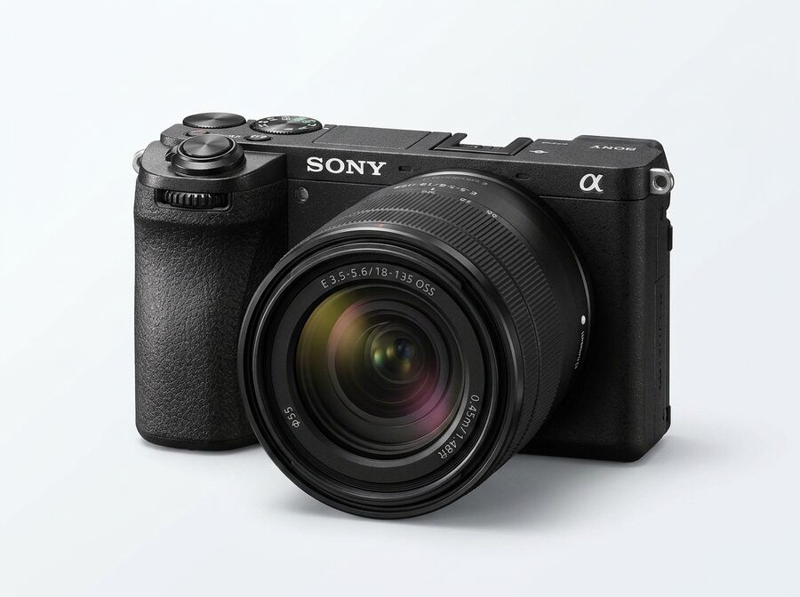 Sony Alpha 6700 + 18-135mm Kit