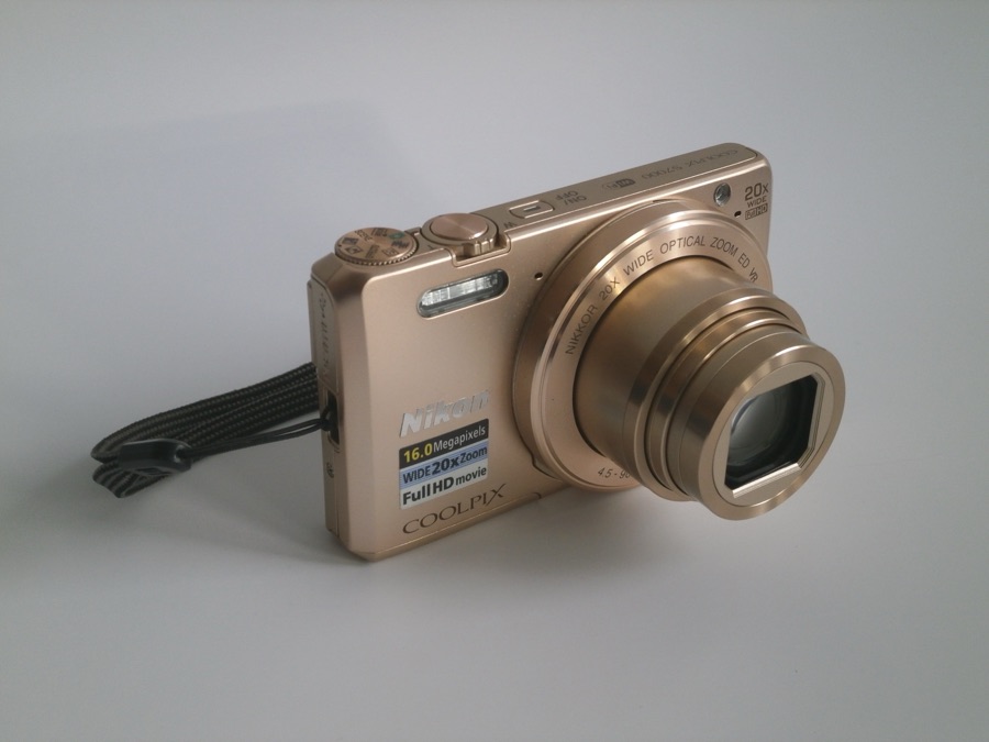 Nikon Coolpix S7000 Gold