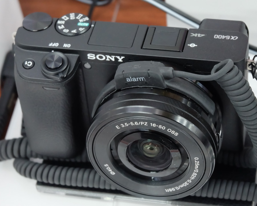Sony Alpha 6400 + E PZ 16-50mm OSS Kit
